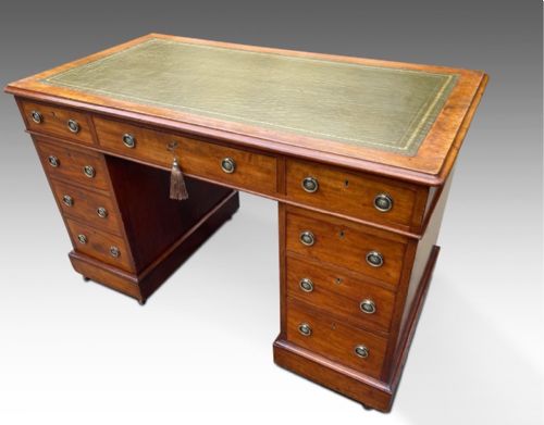 A STUNNING VICTORIAN PEDESTAL DESK - ADDITIONAL PHOTO 9