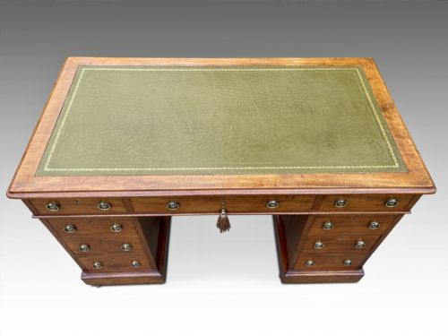 A STUNNING VICTORIAN PEDESTAL DESK - ADDITIONAL PHOTO 7