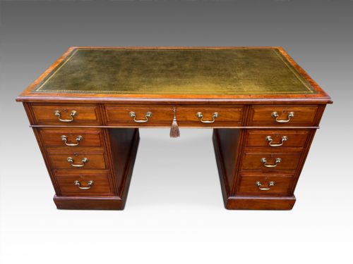 A LARGE EDWARDIAN PEDESTAL DESK - ADDITIONAL PHOTO 1