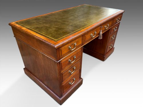 A LARGE EDWARDIAN PEDESTAL DESK - ADDITIONAL PHOTO 3