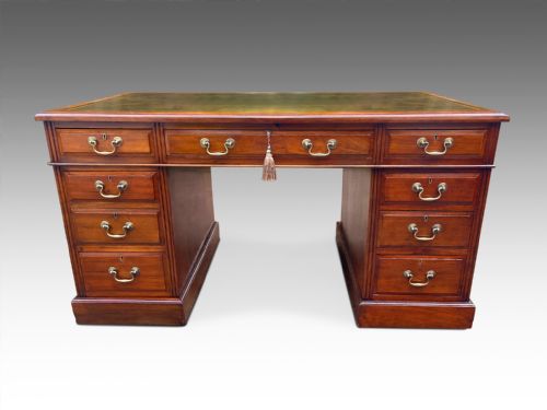 A LARGE EDWARDIAN PEDESTAL DESK - ADDITIONAL PHOTO 4