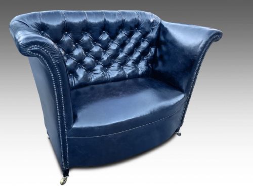 AN EARLY 19TH CENTURY STUDDED BLACK LEATHER SOFA - ADDITIONAL PHOTO 3