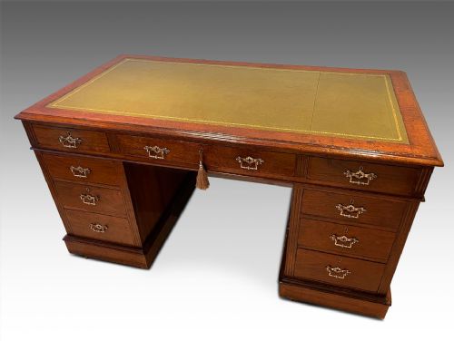 a superb quality large edwardian desk - CATEGORY: ANTIQUE DESKS - DATED EDWARDIAN