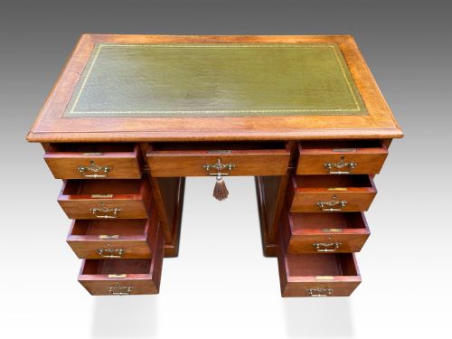 A STUNNING VICTORIAN WALNUT WRITING DESK - ADDITIONAL PHOTO 4