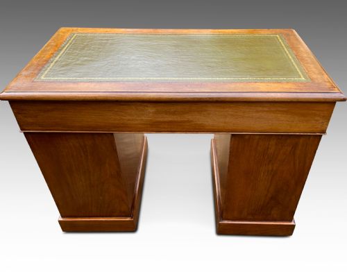 A STUNNING VICTORIAN WALNUT WRITING DESK - ADDITIONAL PHOTO 5
