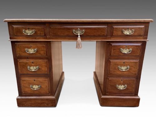 A SUPERIOR QUALITY MAPLECO WRITING DESK - ADDITIONAL PHOTO 5