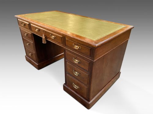 A LARGE OAK EDWARDIAN WRITING DESK - ADDITIONAL PHOTO 4