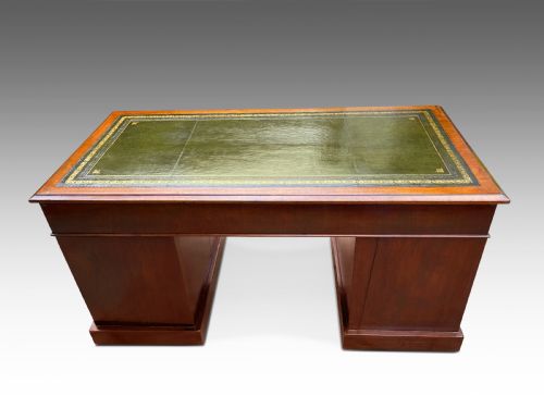 A LARGE EDWARDIAN DIRECTORS DESK - ADDITIONAL PHOTO 4