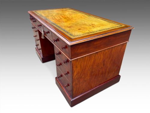 A LARGE VICTORIAN WRITING DESK - ADDITIONAL PHOTO 4