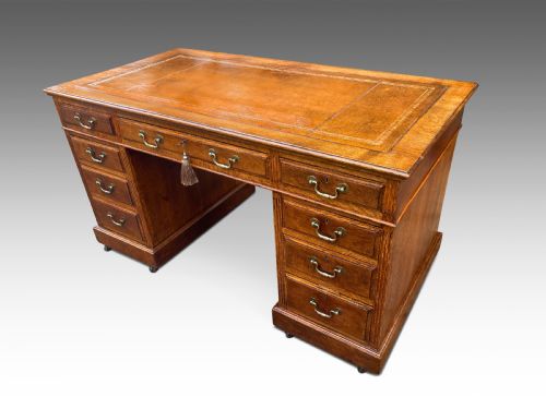 a stunning victorian jas shoolbred oak desk - CATEGORY: ANTIQUE DESKS - DATED VICTORIAN
