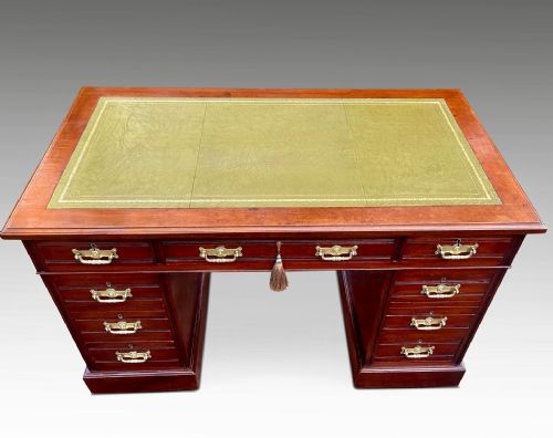 A SUPERB QUALITY VICTORIAN MAHOGANY DESK - ADDITIONAL PHOTO 4