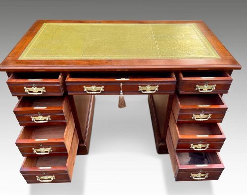 a superb quality victorian mahogany desk - CATEGORY: ANTIQUE DESKS - DATED VICTORIAN