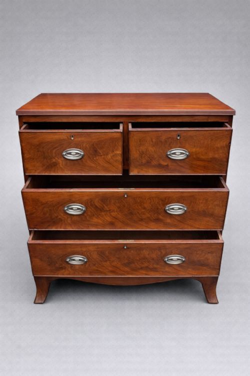A HANDSOME VICTORIAN CHEST OF DRAWERS - ADDITIONAL PHOTO 4