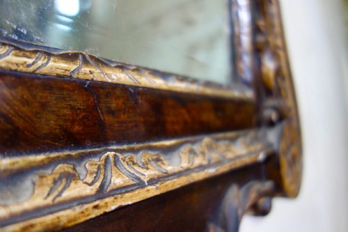 A LARGE GEORGE II STYLE MAHOGANY AND GILT SCROLL TOP WALL MIRROR - ADDITIONAL PHOTO 3