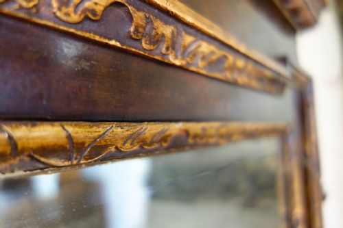 A LARGE GEORGE II STYLE MAHOGANY AND GILT SCROLL TOP WALL MIRROR - ADDITIONAL PHOTO 4