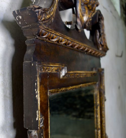 A LARGE GEORGE II STYLE MAHOGANY AND GILT SCROLL TOP WALL MIRROR - ADDITIONAL PHOTO 7