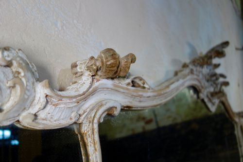 19TH CENTURY FRENCH PAINTED ROCOCO WALL MIRROR - ADDITIONAL PHOTO 3