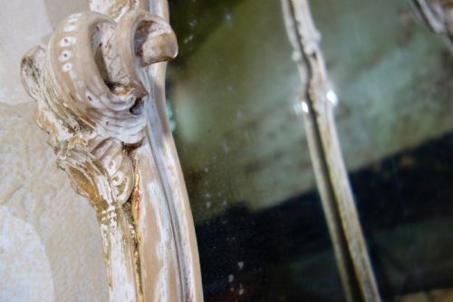 19TH CENTURY FRENCH PAINTED ROCOCO WALL MIRROR - ADDITIONAL PHOTO 4
