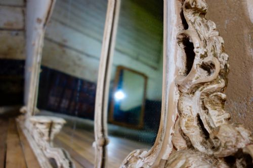 19TH CENTURY FRENCH PAINTED ROCOCO WALL MIRROR - ADDITIONAL PHOTO 13