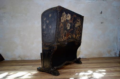 A 19TH CENTURY CONTINENTAL LEATHER UPHOLSTERED SETTLE BENCH - ADDITIONAL PHOTO 5