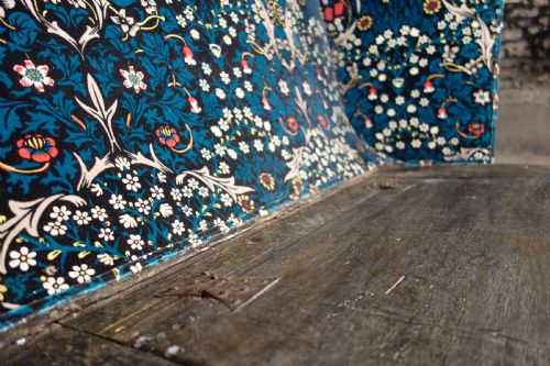 A 19TH CENTURY CONTINENTAL LEATHER UPHOLSTERED SETTLE BENCH - ADDITIONAL PHOTO 11