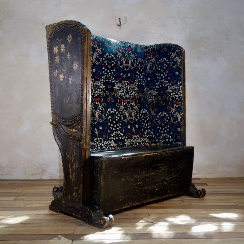 a 19th century continental leather upholstered settle bench - CATEGORY: ANTIQUE FURNITURE - DATED 19TH CENTURY