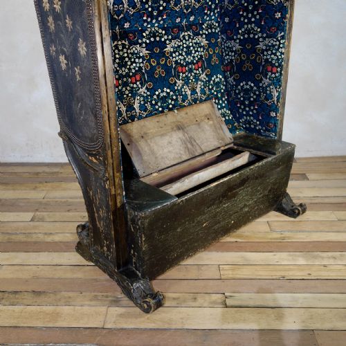 A 19TH CENTURY CONTINENTAL LEATHER UPHOLSTERED SETTLE BENCH - ADDITIONAL PHOTO 1