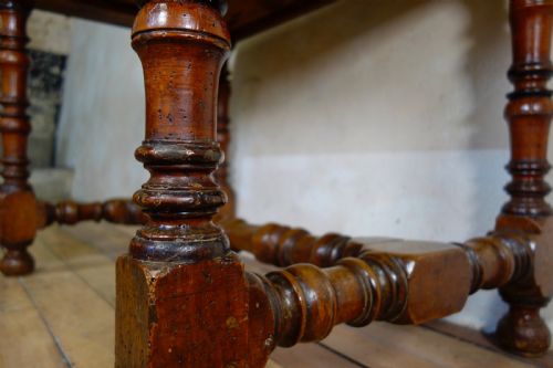 AN 18TH CENTURY NORTH ITALIAN FRUITWOOD SIDE TABLE - ADDITIONAL PHOTO 2