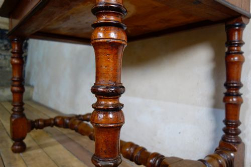 AN 18TH CENTURY NORTH ITALIAN FRUITWOOD SIDE TABLE - ADDITIONAL PHOTO 3