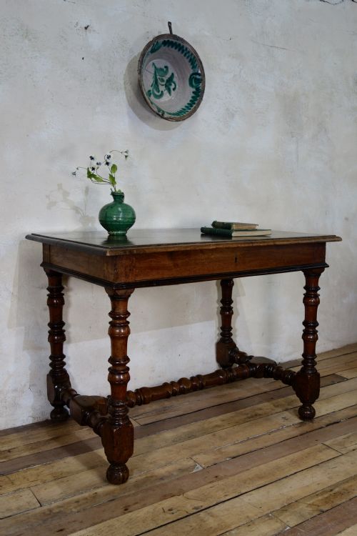 AN 18TH CENTURY NORTH ITALIAN FRUITWOOD SIDE TABLE - ADDITIONAL PHOTO 5