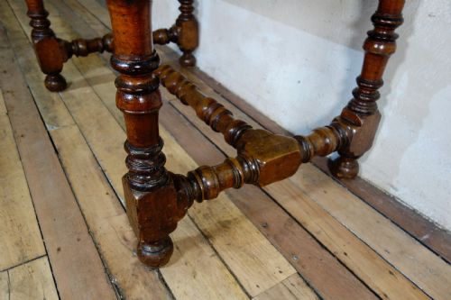 AN 18TH CENTURY NORTH ITALIAN FRUITWOOD SIDE TABLE - ADDITIONAL PHOTO 6