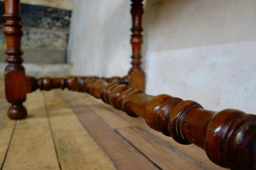 AN 18TH CENTURY NORTH ITALIAN FRUITWOOD SIDE TABLE - ADDITIONAL PHOTO 7