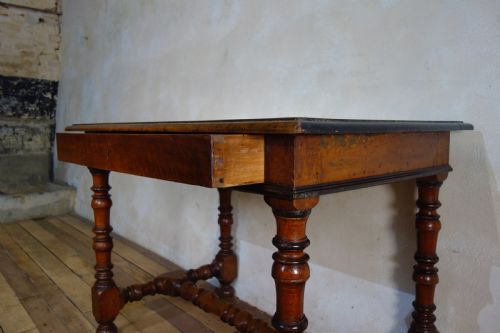 AN 18TH CENTURY NORTH ITALIAN FRUITWOOD SIDE TABLE - ADDITIONAL PHOTO 8