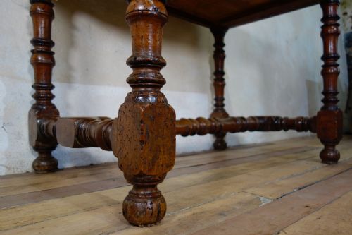 AN 18TH CENTURY NORTH ITALIAN FRUITWOOD SIDE TABLE - ADDITIONAL PHOTO 9
