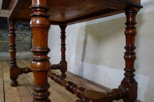 AN 18TH CENTURY NORTH ITALIAN FRUITWOOD SIDE TABLE - ADDITIONAL PHOTO 12