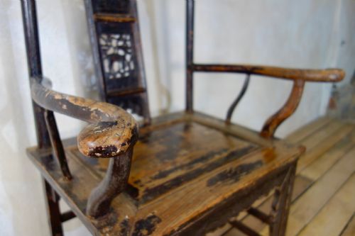 19TH CENTURY ELM CHINESE OFFICIALS HAT YOKE BACK CHAIR - ADDITIONAL PHOTO 3