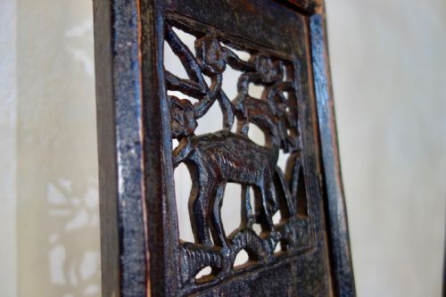 19TH CENTURY ELM CHINESE OFFICIALS HAT YOKE BACK CHAIR - ADDITIONAL PHOTO 10