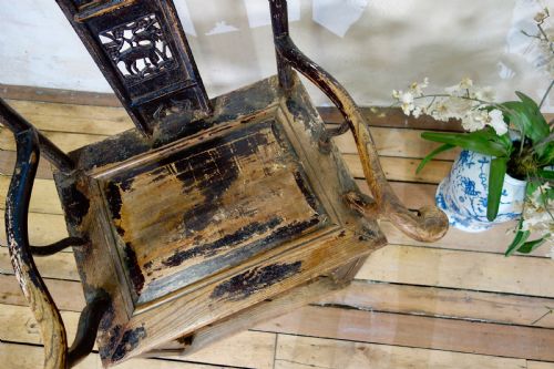 19TH CENTURY ELM CHINESE OFFICIALS HAT YOKE BACK CHAIR - ADDITIONAL PHOTO 16