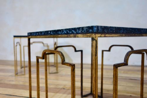 CHARMING PAIR OF 20TH CENTURY ART DECO GILT METAL OCCASIONAL SIDE LOW TABLES - ADDITIONAL PHOTO 5