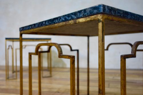 CHARMING PAIR OF 20TH CENTURY ART DECO GILT METAL OCCASIONAL SIDE LOW TABLES - ADDITIONAL PHOTO 6