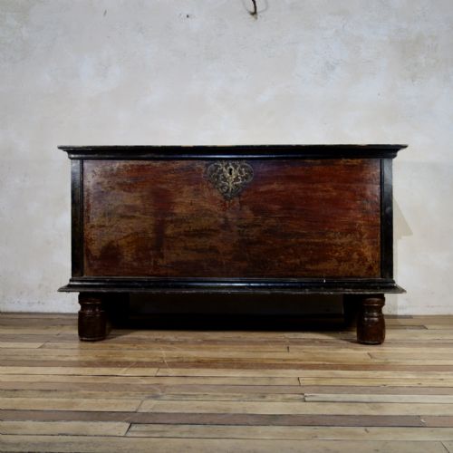 A LARGE 19TH CENTURY INDO DUTCH CHEST TRUNK - ADDITIONAL PHOTO 6