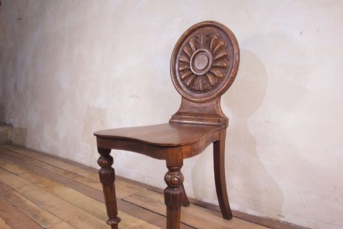 A 19THCENTURY WILLIAM IV ELM AND BURR ELM HALL CHAIR - ADDITIONAL PHOTO 2