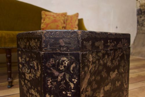 18TH CENTURY CHINESE EXPORT MOTHER OF PEARL TEA CHEST - ADDITIONAL PHOTO 1