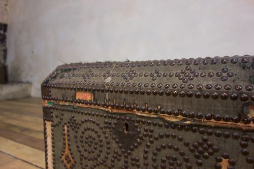 SMALL 19TH CENTURY FRENCH STUDDED CHEST TRUNK - ADDITIONAL PHOTO 6