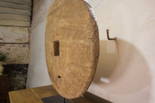 A DECORATIVE 18TH CENTURY OX WHEEL MOUNTED ON STAND - ADDITIONAL PHOTO 4