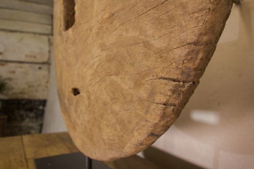 A DECORATIVE 18TH CENTURY OX WHEEL MOUNTED ON STAND - ADDITIONAL PHOTO 6