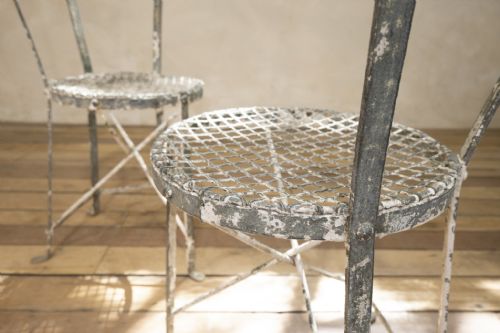 PAIR OF SMALL FRENCH PAINTED METAL GARDEN CHAIRS - ADDITIONAL PHOTO 5