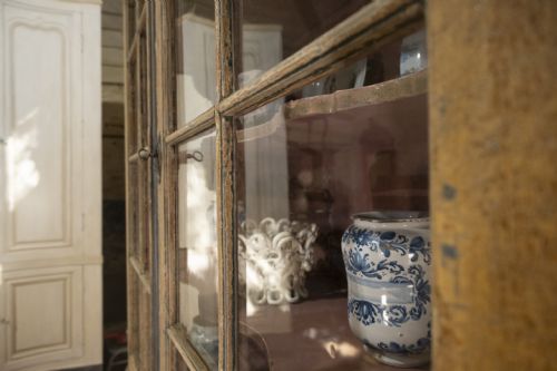 18TH CENTURY DUTCH DRY SCRAPED GLAZED VITRINE CABINET - ADDITIONAL PHOTO 8