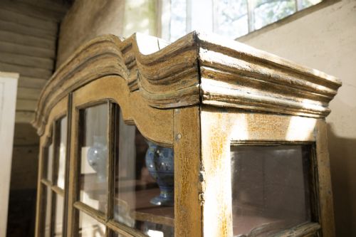 18TH CENTURY DUTCH DRY SCRAPED GLAZED VITRINE CABINET - ADDITIONAL PHOTO 11