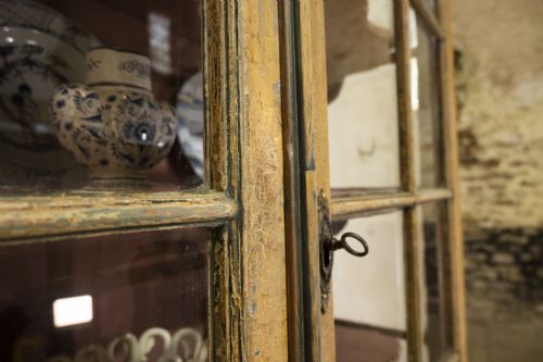 18TH CENTURY DUTCH DRY SCRAPED GLAZED VITRINE CABINET - ADDITIONAL PHOTO 12